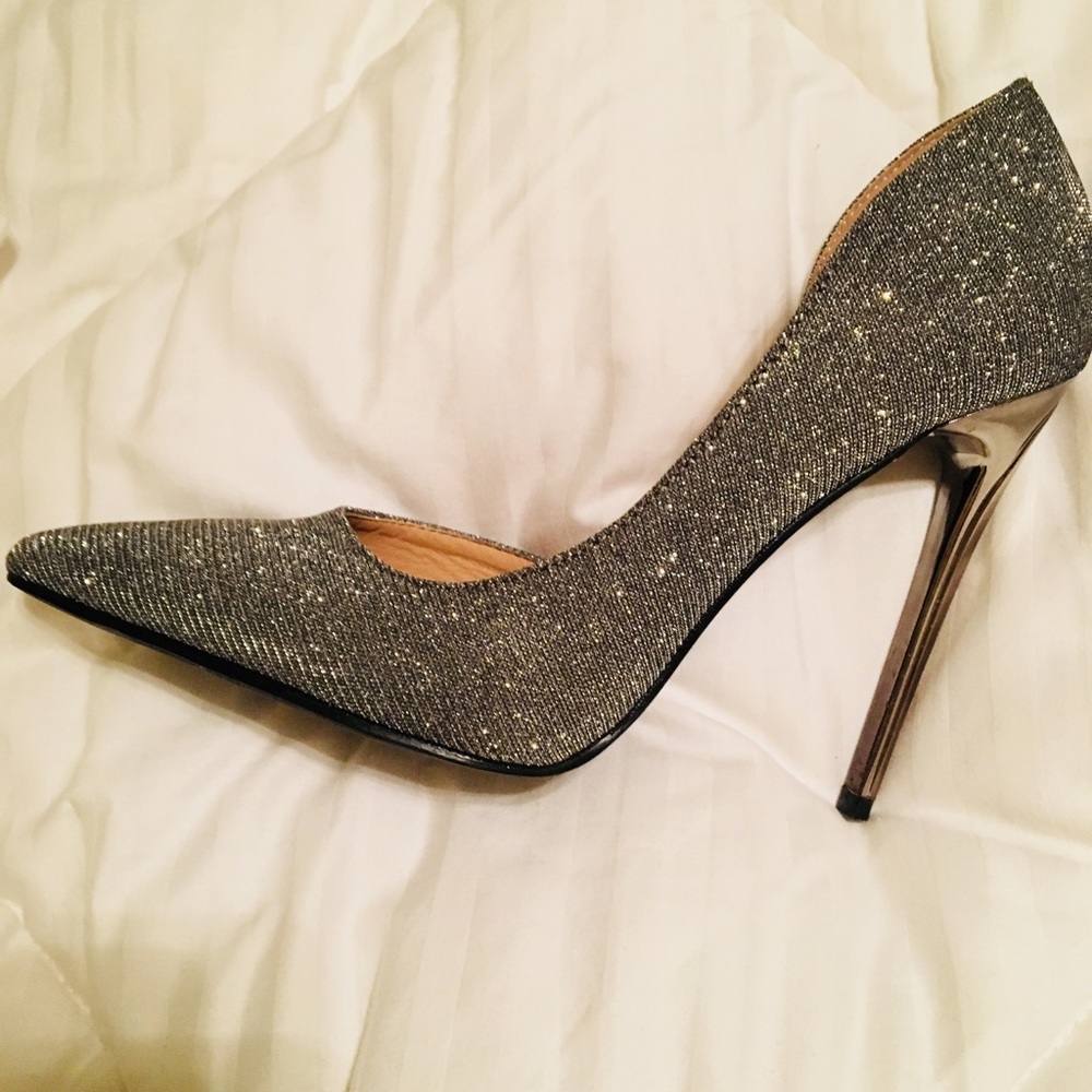 SILVER SPARKLE SHOES SURE TO BE STUNNERS 🔥🔥🔥